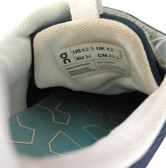 Kids On Cloud Play Midnight | White Sneaker - Picture 10 of 10